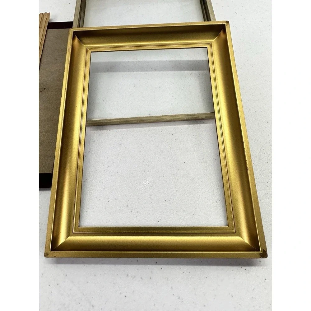 Vintage 1975 Brass Tone Metal 5x7 Picture Frame Made USA Easel Wall Decor